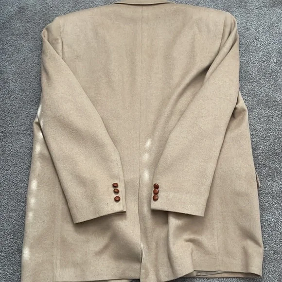 100% Camel Fur Luxury Coat, Produced By The Broadmoore Hotel - Picture 5 of 5